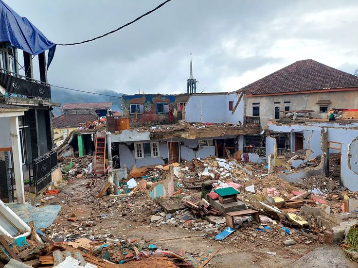 Kondisi reruntuhan rumah pasca gempa